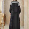 al najma عباءة طويلة أكمام فوانيس بأكتاف معدنية مزخرفة بطباعة هندسية،مزودة بحزام 4
