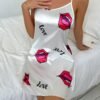 shein ثوب نوم ساتان مطبوع عليه حرف الأبجدية والشفاه للنساء، فستان نوم حريري، فستان نوم جميل للنوم 4