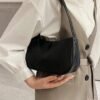شنطة كتف مستوحاة من شكل الغيمة بألوان الحلوى الجديدة على شكل حقيبة يد بلون ثابت رائعة ومريحة على الإبط شنطة كتف مستوحاة من شكل الغيمة بألوان الحلوى الجديدة على شكل حقيبة يد بلون ثابت رائعة ومريحة على الإبط