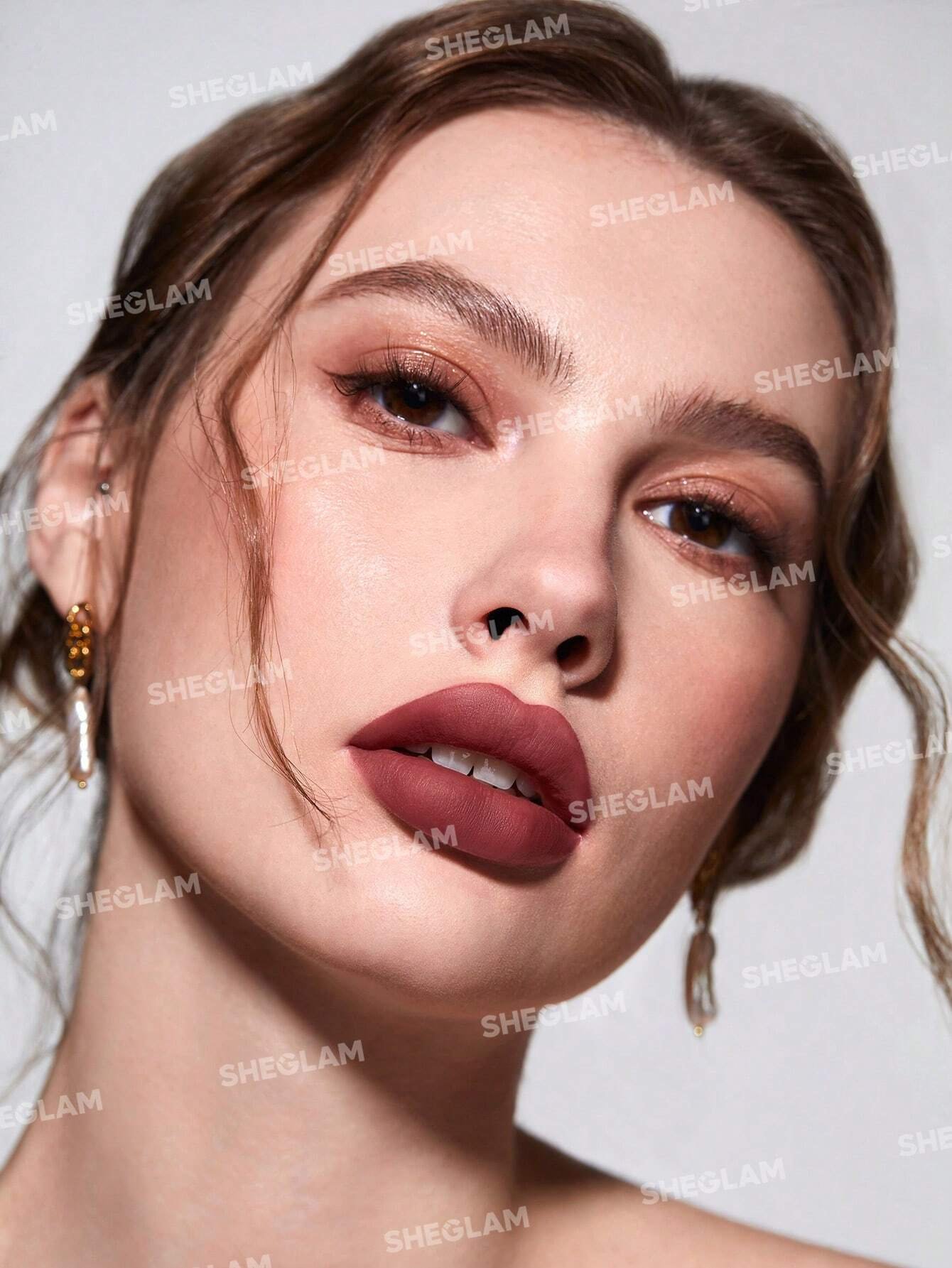 sheglam قلم تحديد الشفاه so lippy قلم تحديد الشفاه الكريمي غير اللامع misty rose ذو الصبغة العالية لا يتلاشى بسهولة، ناعم كالحرير، لون غير لامع، مكياج الشفاه، حفلة عيد الميلاد ، قلم تحديد الشفاه روج محدد قوس شفايف علامة تجارية جمال مكياج ميكب مستحضرات تجم 17