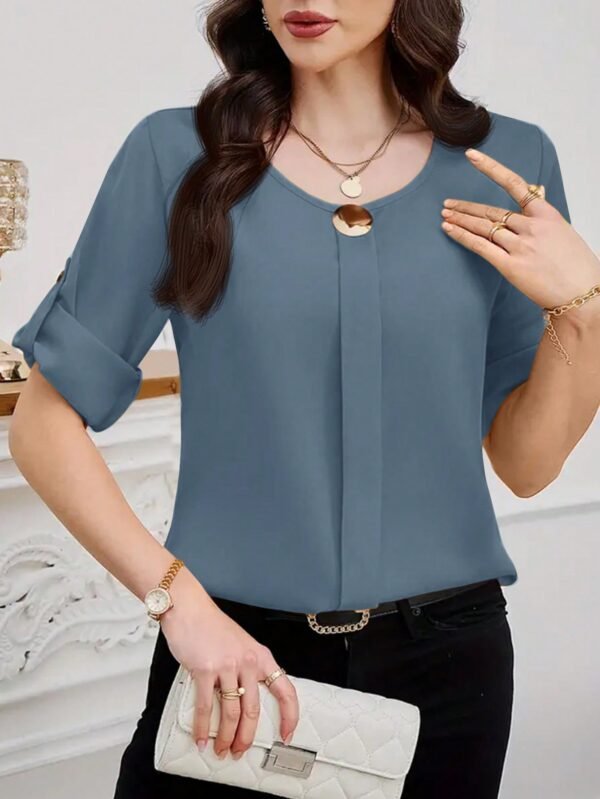shein clasi بلوزة نسائية بياقة دائرية وأكمام قصيرة وأزرار أمامية سادة، بسيطة وكاجوال للارتداء اليومي 13