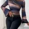 selianne تي شيرت طباعة صبغ التعادل، طوق مطوي غير متماثل، أكمام متسعة، تيشيرت جرافيك للنساء 3