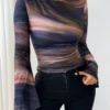 selianne تي شيرت طباعة صبغ التعادل، طوق مطوي غير متماثل، أكمام متسعة، تيشيرت جرافيك للنساء 6