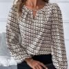 shein clasi بلوزة سيدة بطبعات زهرية أنيقة مقاسات كبيرة بياقة كشكشة وأكمام طويلة shein clasi بلوزة سيدة بطبعات زهرية أنيقة مقاسات كبيرة بياقة كشكشة وأكمام طويلة