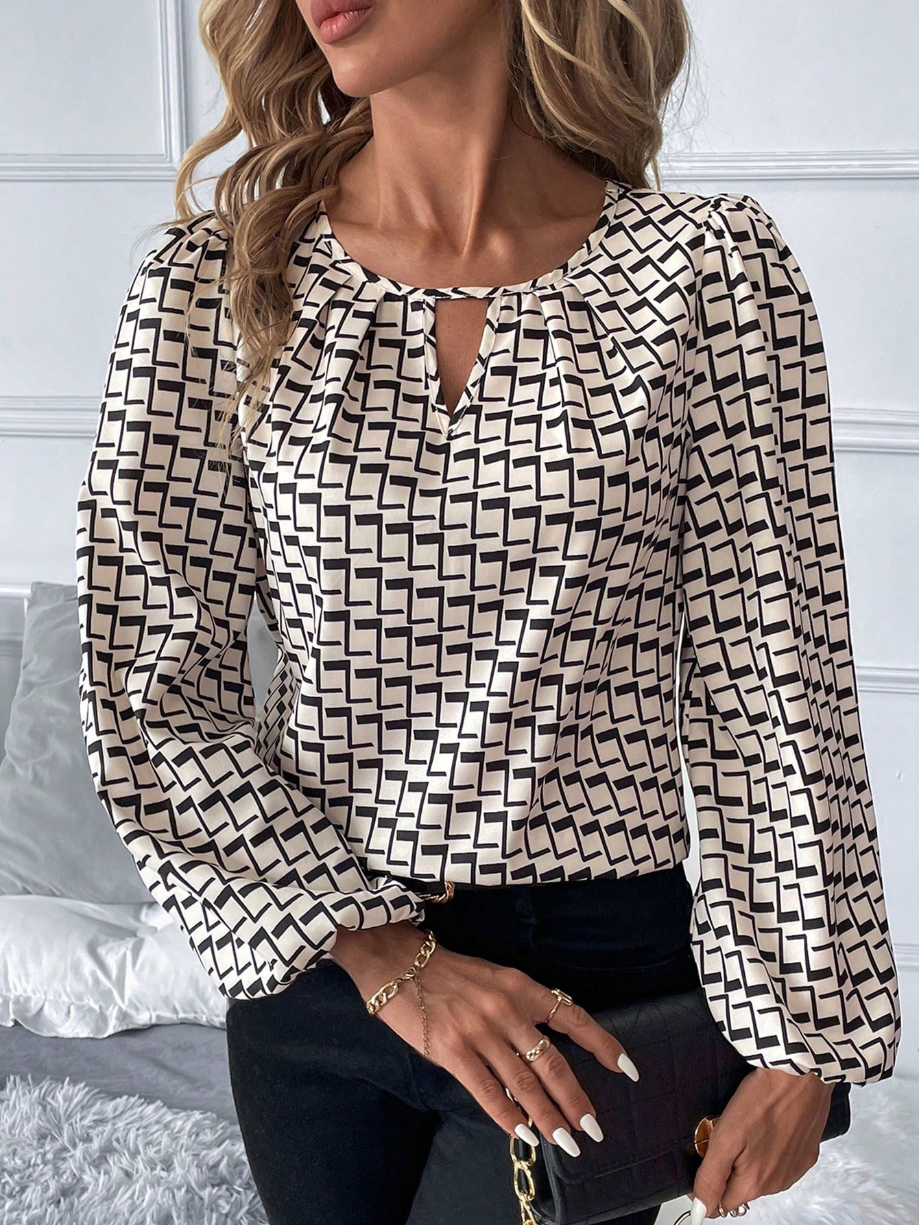 shein clasi بلوزة سيدة بطبعات زهرية أنيقة مقاسات كبيرة بياقة كشكشة وأكمام طويلة shein clasi بلوزة سيدة بطبعات زهرية أنيقة مقاسات كبيرة بياقة كشكشة وأكمام طويلة