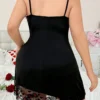 shein قميص نوم بتصميم الجزء السفلي من الدانتيل والجيوب وفتحة الرقبة على شكل حرف v بمقاسات كبيرة 3