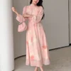dazy فستان نسائي كبير الحجم بأكمام طويلة مزخرف بالزهور للعطلات، فستان متوسط الطول للربيع/الخريف 5