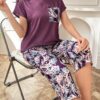 shein مجموعة قميص أكمام قصيرة مع بناطيل كابري مطبوعة بالزهور قطعتين مع جيب متباين اللون 8