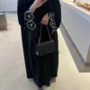 1 قطعة عباءة نسائية مطرزة يدويًا ثقيلة الوزن من الكتان خفيفة ورقيقة، كارديجان مفتوح فضفاض أنيق وأنيق مع أكمام مطرزة بزخارف زهرية جميلة، معطف طويل أحادي اللون، مناسب للحياة اليومية والمناسبات والتجمعات، كفتان متواضع أسود للربيع idx_3