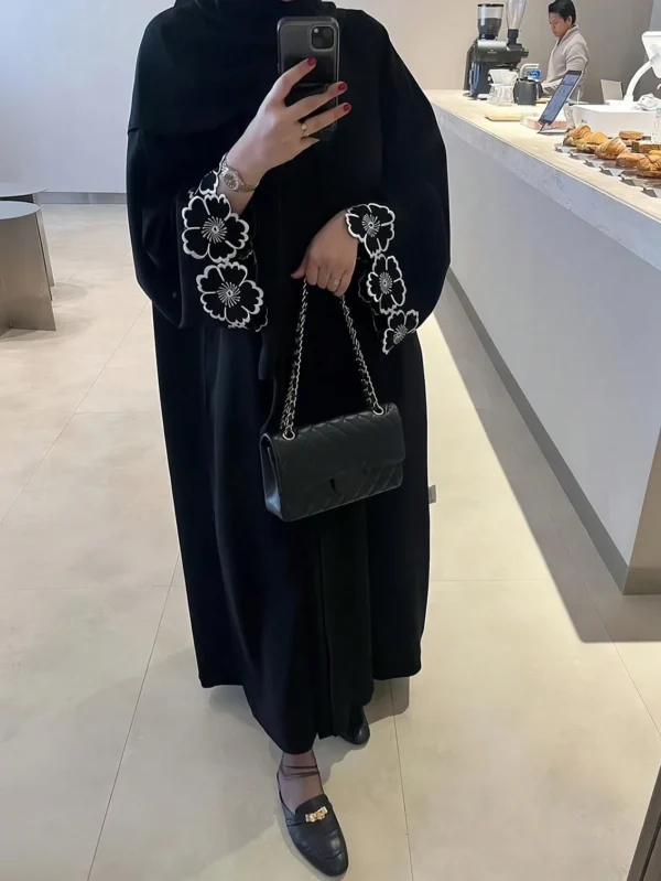 1 قطعة عباءة نسائية مطرزة يدويًا ثقيلة الوزن من الكتان خفيفة ورقيقة، كارديجان مفتوح فضفاض أنيق وأنيق مع أكمام مطرزة بزخارف زهرية جميلة، معطف طويل أحادي اللون، مناسب للحياة اليومية والمناسبات والتجمعات، كفتان متواضع أسود للربيع idx_3