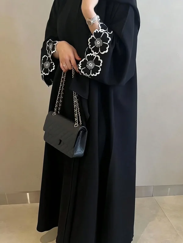 1 قطعة عباءة نسائية مطرزة يدويًا ثقيلة الوزن من الكتان خفيفة ورقيقة، كارديجان مفتوح فضفاض أنيق وأنيق مع أكمام مطرزة بزخارف زهرية جميلة، معطف طويل أحادي اللون، مناسب للحياة اليومية والمناسبات والتجمعات، كفتان متواضع أسود للربيع 2