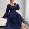 modelyn فستان أنيق للمرأة ذات الحجم الكبير، بياقة على شكل حرف v وأكمام ناقوسية مصنوع من قماش جاكار