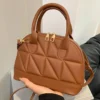 حقيبة تسوق من الجلد المبطن الصناعي البي يو باللون الأحادي ذات طراز كلاسيكي موضة، حقيبة كروس محمولة باليد محكمة الإغلاق، حقيبة سفر بسيطة للعطلات مع حزام كتف قابل للتعديل، حقيبة كتف للعمل المكتبي 17