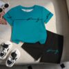 shein طقم بنطلون قصير وقميص أسود بياقة دائرية وطباعة شعار الملك للأطفال الرضع والصغار، إطلالة كاجوال shein طقم بنطلون قصير وقميص أسود بياقة دائرية وطباعة شعار الملك للأطفال الرضع والصغار، إطلالة كاجوال