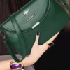 حقيبة كتف/كروس بودي نسائية بلون موحد من مادة pu مع حزام كتف قابل للتعديل 12