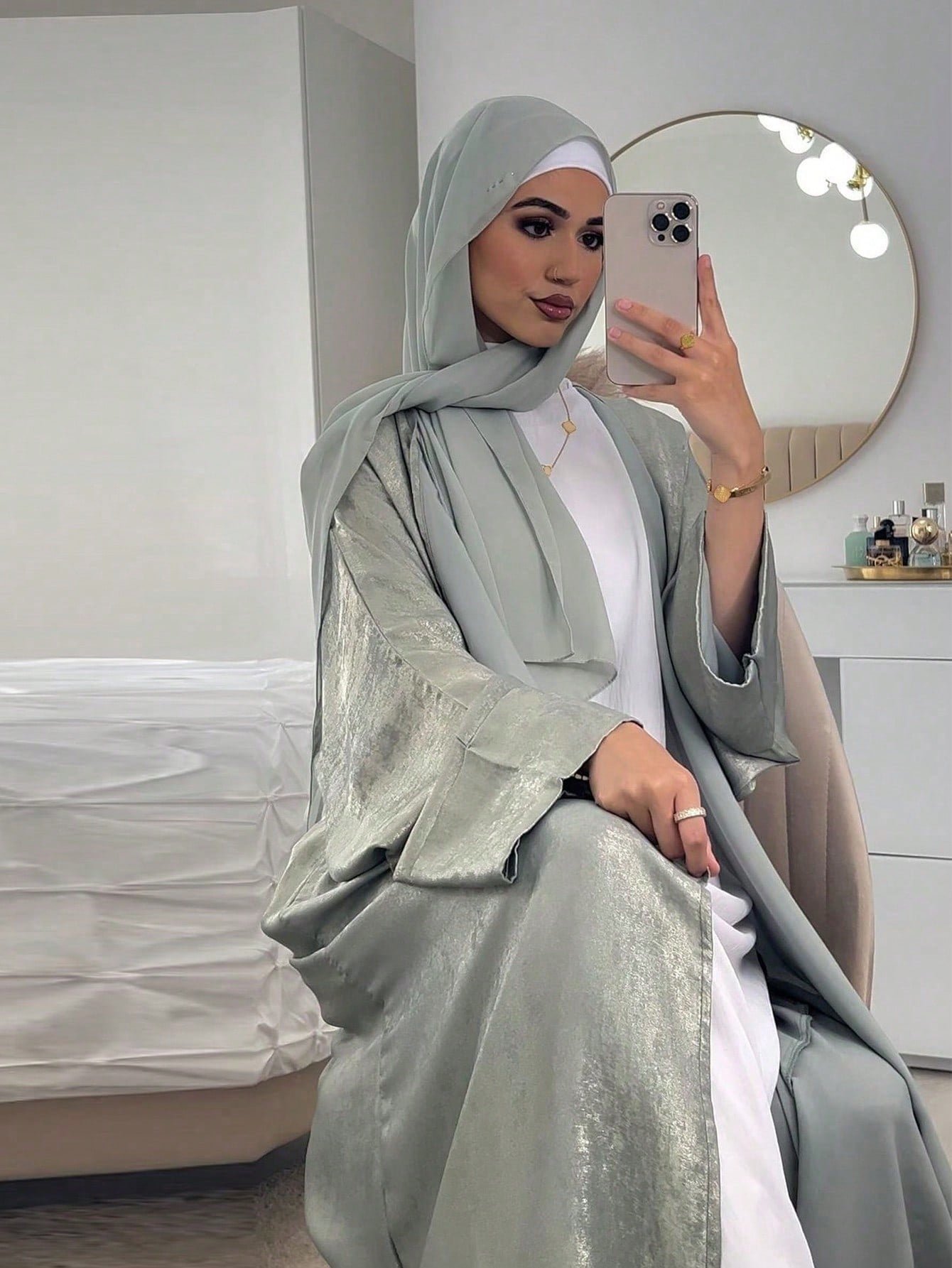 قبالة واحد البثق نسائي عصري وأنيق مع رداء عربي فضفاض ، مناسب للحفلات والارتداء اليومي 2