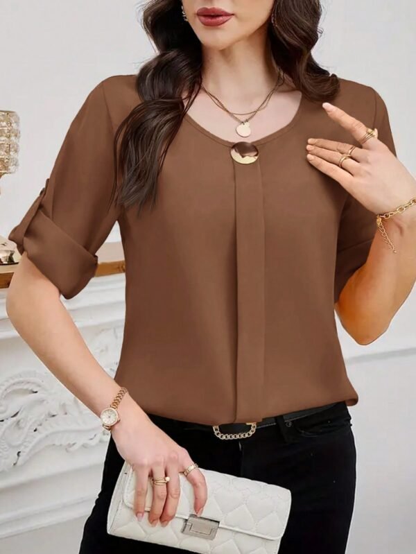 shein clasi بلوزة نسائية بياقة دائرية وأكمام قصيرة وأزرار أمامية سادة، بسيطة وكاجوال للارتداء اليومي 5