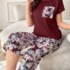 shein مجموعة قميص أكمام قصيرة مع بناطيل كابري مطبوعة بالزهور قطعتين مع جيب متباين اللون shein مجموعة قميص أكمام قصيرة مع بناطيل كابري مطبوعة بالزهور قطعتين مع جيب متباين اللون