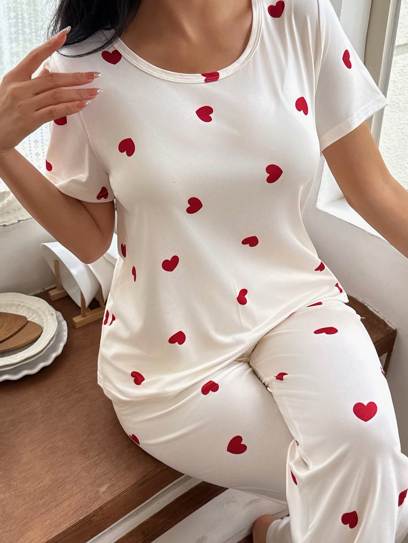 dream adore طقم بلوزة نوم نسائية أكمام قصيرة بطبعة قلب وشورت dream adore طقم بلوزة نوم نسائية أكمام قصيرة بطبعة قلب وشورت