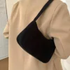 حقيبة كتف من المخمل المضلع بلون موحد مع إغلاق بسحاب، حقيبة هوبو من المخمل المضلع بتصميم بسيط، حقيبة تحت الإبط بتصميم عتيق بلون موحد للنساء، حقيبة يد عصرية بسيطة، حقيبة يد مربعة صغيرة، حقيبة باجيت تحت الإبط من المخمل المضلع بتصميم عتيق عصري، أسلوب الأموال 4