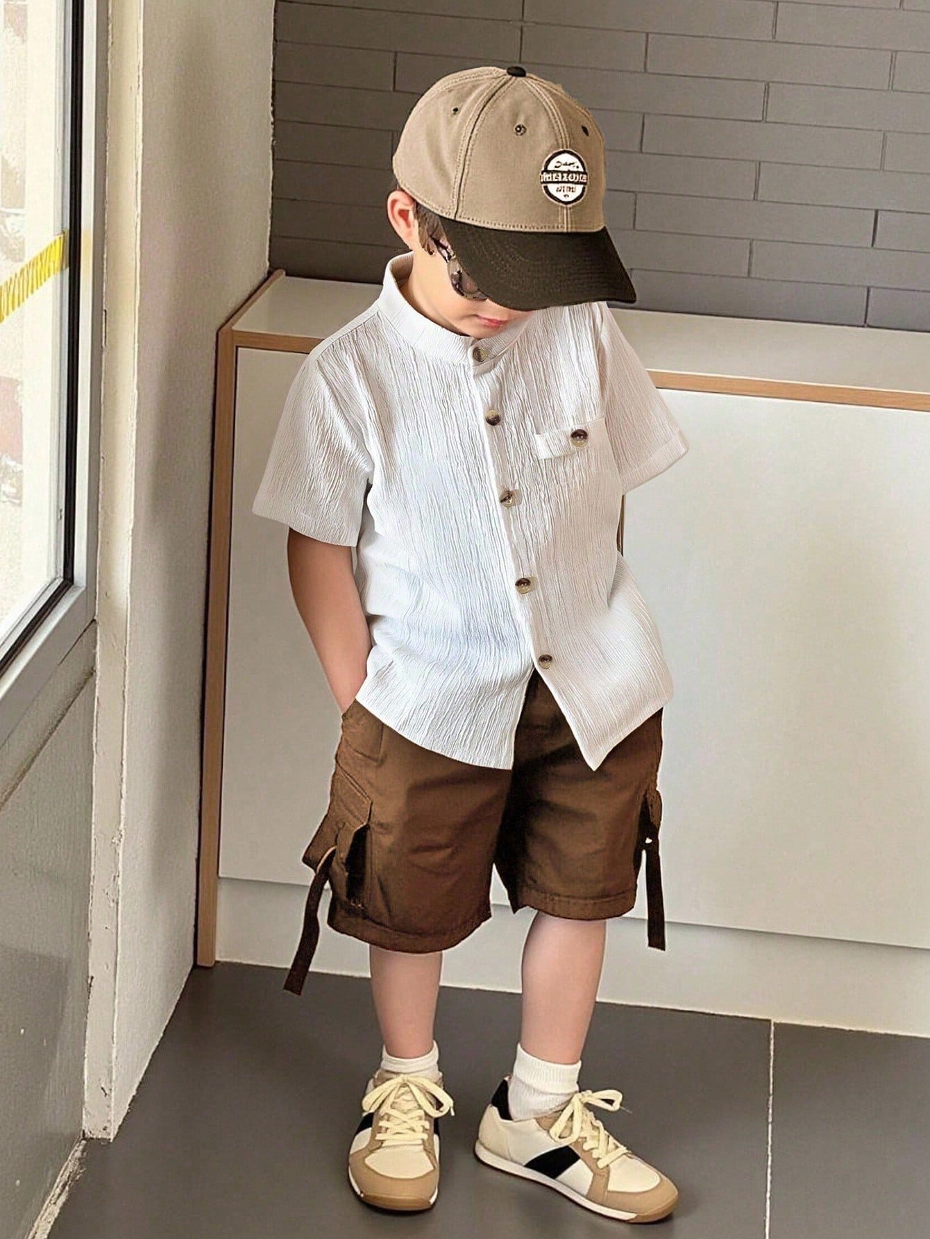 shein genkimix kids قميص كاجوال أحادي الصدر بأكمام قصيرة، لون سادة، للأولاد الصغار عمر 4 سنوات 9