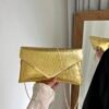 حقيبة كتف معدنية ذات ملمس متماسك، حقيبة مغلفة بسلسلة، حقيبة عبر الجسم، محفظة، جراب هاتف، مناسبة للمواعيد/المناسبات الرسمية، التسوق، المحفظة، التسوق، السيدات الشابات، طالبات الجامعة، المتزوجون حديثًا، سيدات المكاتب. مثالية للمكتب والجامعة والعمل والأعمال و 13