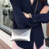 حقيبة كتف نسائية عصرية بتصميم بسيط متعددة الاستخدامات على شكل ظرف مائل مع سلسلة، مناسبة للتسوق والمحفظة، للشابات وطالبات الجامعات والعرائس الجدد وسيدات الأعمال. مثالية للمكتب والجامعة والعمل والأعمال والتنقل والأنشطة الخارجية والسفر والرحلات 5