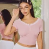 shein ملابس علوية نوم صيفية كاجوال قصيرة الأكمام مزينة بتريم من الدانتيل بألوان متباينة للنساء 3