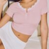 shein ملابس علوية نوم صيفية كاجوال قصيرة الأكمام مزينة بتريم من الدانتيل بألوان متباينة للنساء 6