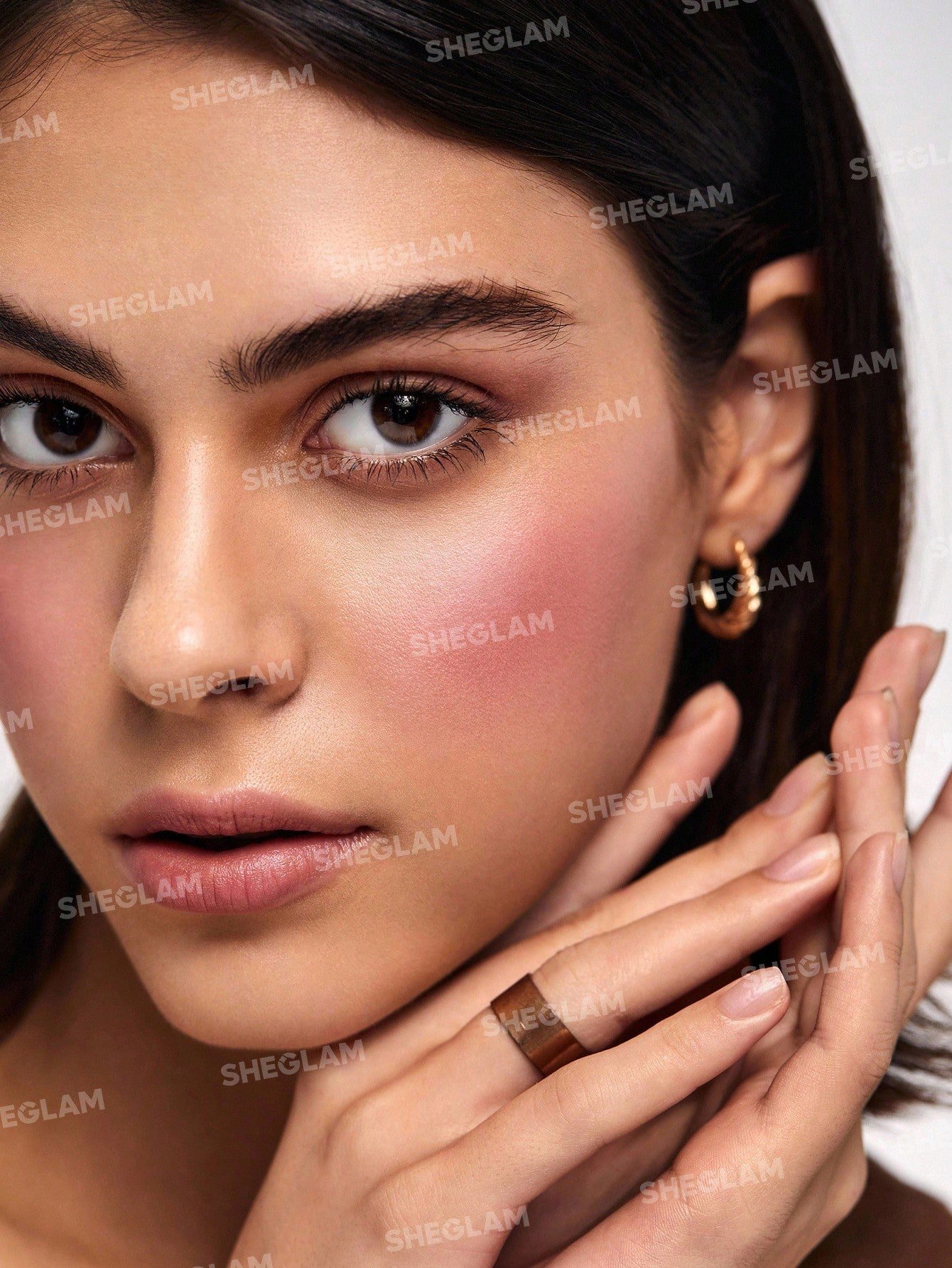 sheglam أحمر خدود مطفي divine flush insta flame blush powder ذو تصبغ عالي لا يتلاشى يدوم طويلاً متوهج وخفيف الوزن أحمر خدود للوجه مكياج لحفلات أحمر خدود حمره بلشر علامة تجارية جمال مكياج ميكب مستحضرات تجميل للنساء الفتيات مثالي لفصل الصيف الربيع مثالي ل 11