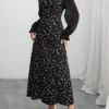 al najma فستان أنيق بأكمام طويلة وياقة مربعة بطبعة زهور صغيرة على الطراز العربي 3