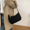 حقيبة كتف من المخمل المضلع بلون موحد مع إغلاق بسحاب، حقيبة هوبو من المخمل المضلع بتصميم بسيط، حقيبة تحت الإبط بتصميم عتيق بلون موحد للنساء، حقيبة يد عصرية بسيطة، حقيبة يد مربعة صغيرة، حقيبة باجيت تحت الإبط من المخمل المضلع بتصميم عتيق عصري، أسلوب الأموال 15