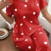 dream adore طقم بلوزة نوم نسائية أكمام قصيرة بطبعة قلب وشورت 7