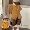 shein genkimix kids قميص كاجوال أحادي الصدر بأكمام قصيرة، لون سادة، للأولاد الصغار عمر 4 سنوات 4