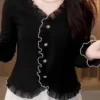 بلوزة نسائية ذات تصميم جرافيكي أنيق وملائم للكتف المائل، بأسلوب أوروبي وأمريكي أنيق للحفلات، باللون الأسود للربيع 3