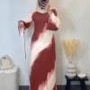 فستان نسائي طويل الأكمام متوسط الطول بطراز عربي، رقبة دائرية، أكمام واسعة، متوسط المطاطية، عباية صبغ التعتيق أنيقة، أحمر ربيعي 10