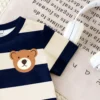 playful pals مجموعة ملابس طفل ولد مكونة من 2 قطعة: تي شيرت بياقة دائرية بأكمام قصيرة مزين بطباعة الدب والخطوط + شورت أزرق داكن، مناسبة للخروجات الصيفية 14
