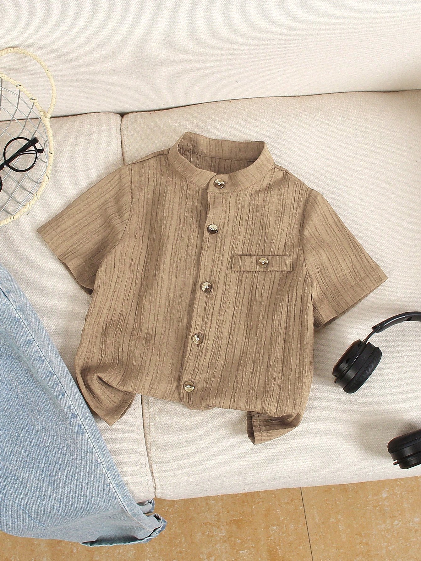 shein genkimix kids قميص كاجوال أحادي الصدر بأكمام قصيرة، لون سادة، للأولاد الصغار عمر 4 سنوات 16