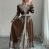 rafferiza فستان نسائي بطبعة زهرية عتيقة، رقبة على شكل حرف v، أكمام فانوس، وحافة مكسرة، أسلوب منتجع وقصر 7
