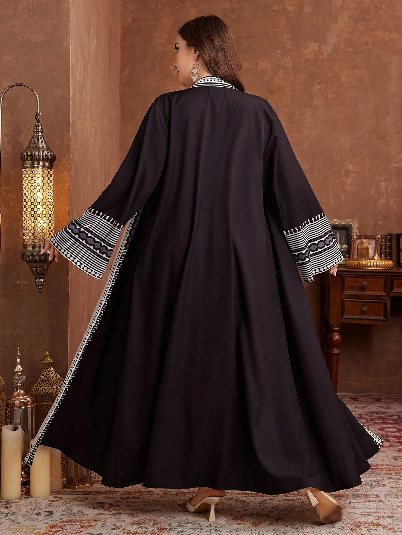 al najma عباية نسائية أنيقة وكلاسيكية مطبوعة بطراز عربي مقاس كبير 2