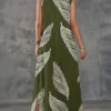 shein lune فستان ماكسي كاجوال للنساء من قماش مُنسوج بتصميم أخضر عسكري بياقة على شكل حرف v بدون أكمام مع طبعة ريش عشوائية وشق في الفخذ 7