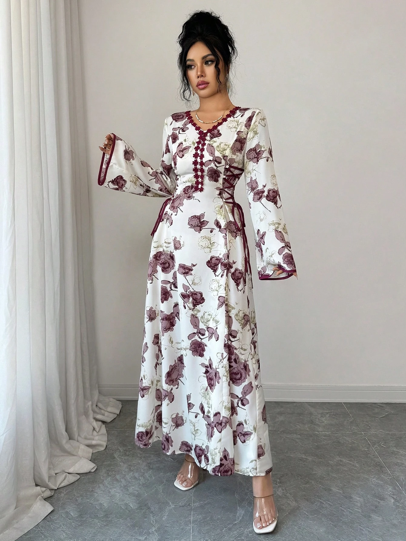 yasmyna فستان نسائي بطبعة زهرية وياقة على شكل حرف v وربطة خصر بأسلوب عربي 6