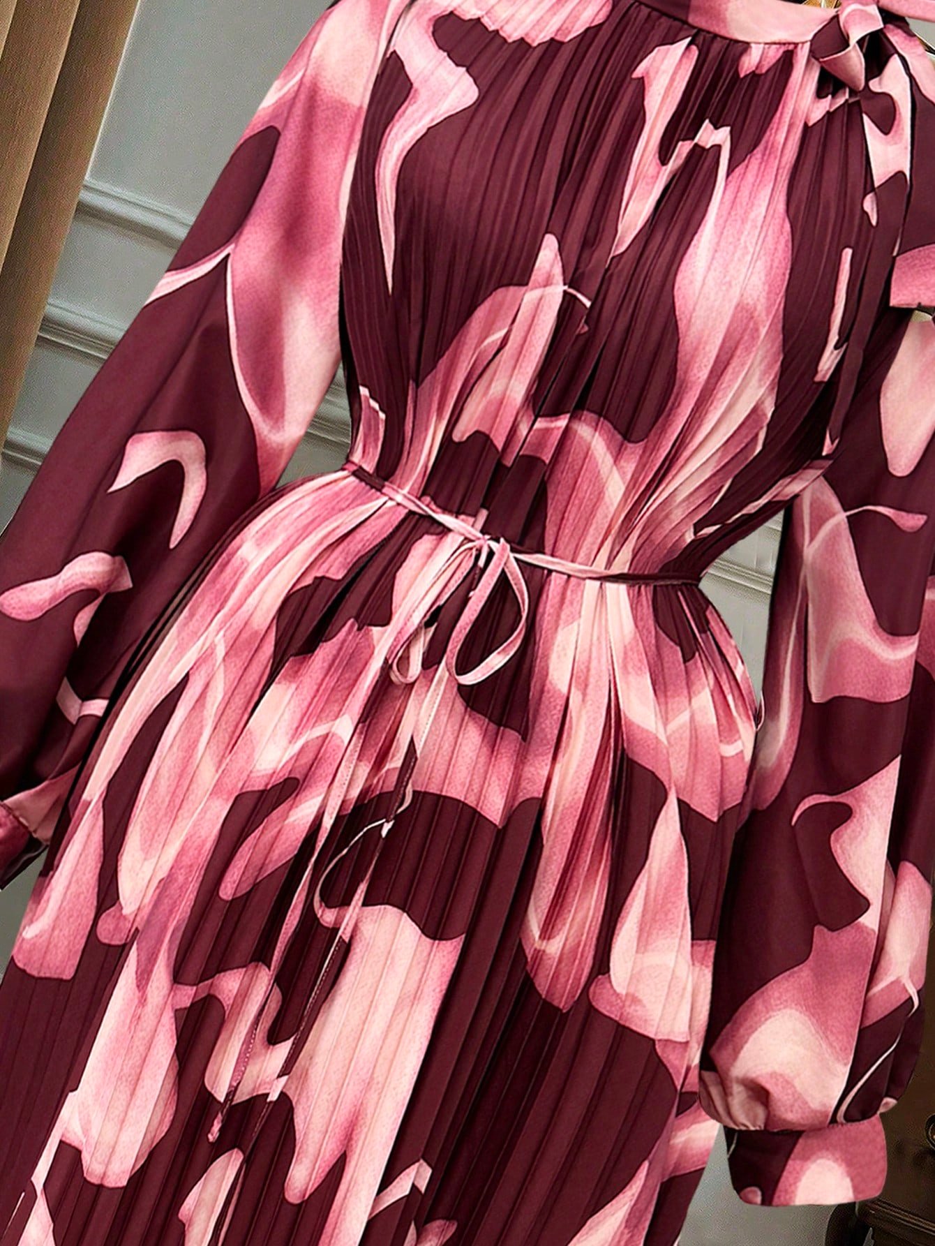 shein clasi فستان أنيق مطبوع بأكمام راجلان مطوي للمرأة ذات الحجم الكبير 10