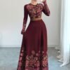 al najma فستان ماكسي بأكمام طويلة وياقة طاقم مطبوع رقميًا بطبعات زهرية وأنماط للنساء، للربيع/الصيف 9