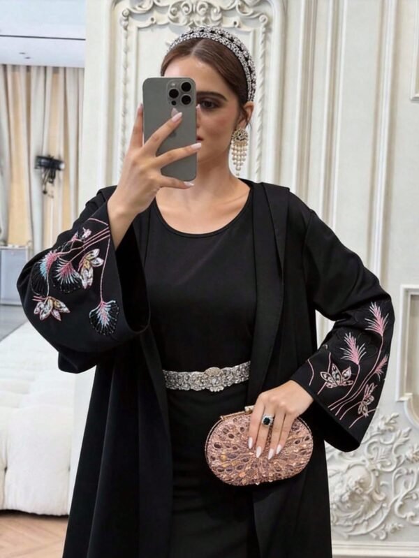 al najma عباءة نسائية فضفاضة مطرزة بالزهور مع كابوشون 2