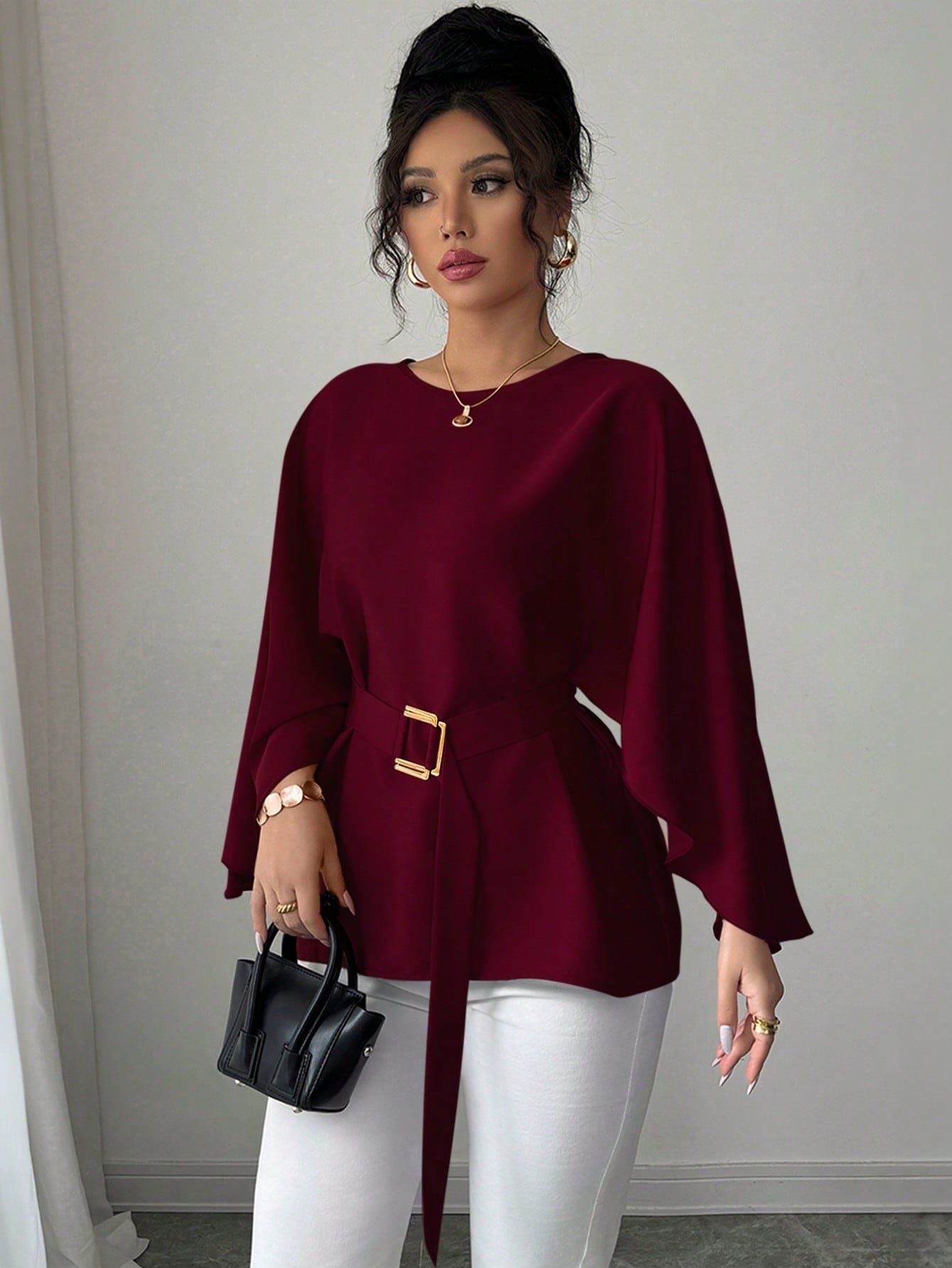 selianne بلوزة نسائية ذات أكمام خفافيش وياقة دائرية على الطريقة الفرنسية، لها ربطة بالخصر، ذات لون أحمر براق، لفصلي الربيع والصيف 1