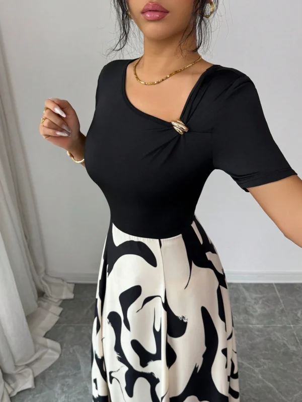 shein elenzya فستان نسائي بياقة على شكل حرف v وخصر مشدود بتصميم خطوط أبيض وأسود مجرد، مزين بإبزيم معدني، أنيق للاستخدام اليومي، العطلات، النمط الفرنسي الرجعي، التنقل، عيد الحب، المواعدة، الملابس الشارعية، الحفلات، أوائل الربيع/الربيع الصيف 7