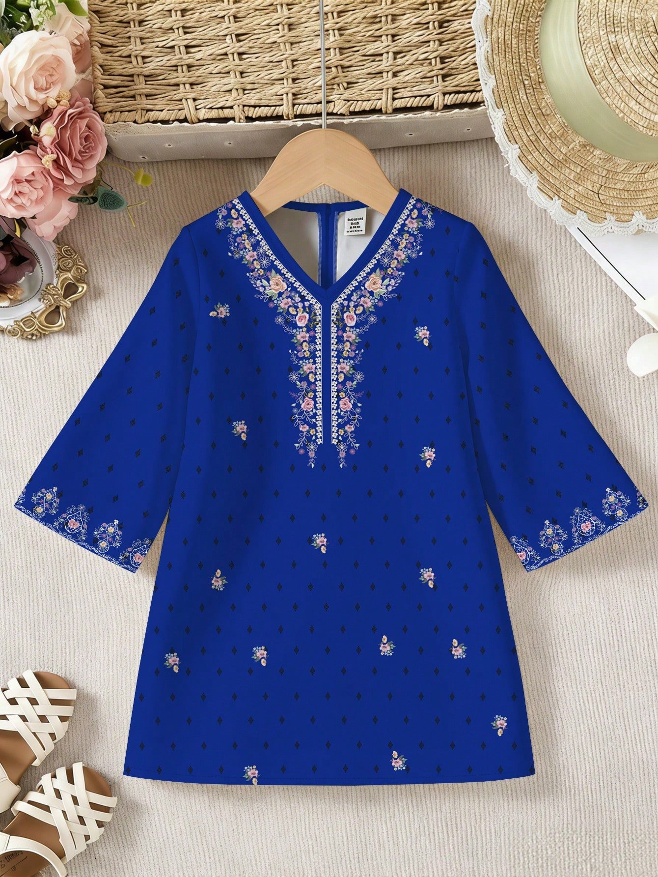 shein فستان جلابية للبنات الرضع بطبعات زهور باللون الأزرق الداكن، مطرز بطرز زهور أنيق وعتيق، فستان بنات رضع كاجوال بسيط وتقليدي بأكمام طويلة مناسب للربيع والصيف، فستان طويل أنيق محتشم بأكمام طويلة، عباءة صلاة، راحة وكاجوال، أجواء عطلة، جلابية محتشمة، جلاب 9