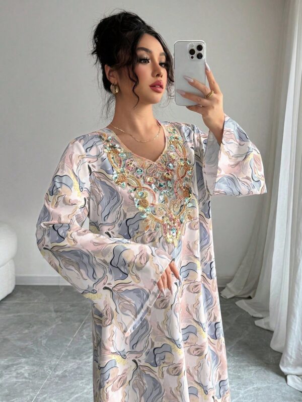 yasmyna فستان نسائي بياقة على شكل حرف v وأكمام طويلة، مطرز بترتر وطباعة ملونة فضفاض، أنيق وأنثوي بطراز عربي رومانسي yasmyna فستان نسائي بياقة على شكل حرف v وأكمام طويلة، مطرز بترتر وطباعة ملونة فضفاض، أنيق وأنثوي بطراز عربي رومانسي