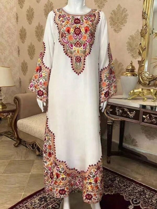 lyxana عباءة أنيقة بطبعات زهرية مركزة على الطراز الشرق أوسطي للنساء